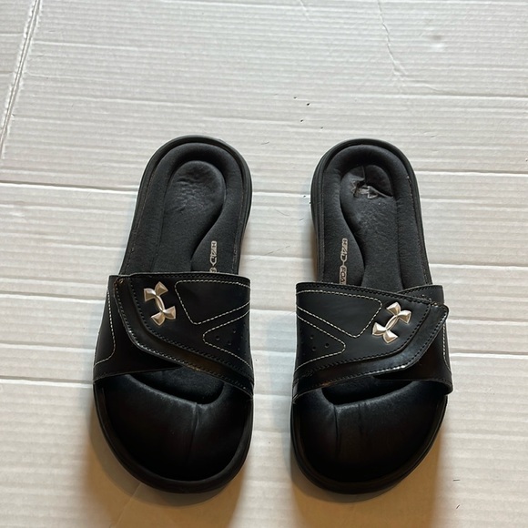 Under armor-4D foam cushion, foot bed, flip-flop, slides, sandals, size 9. Black - Picture 1 of 7